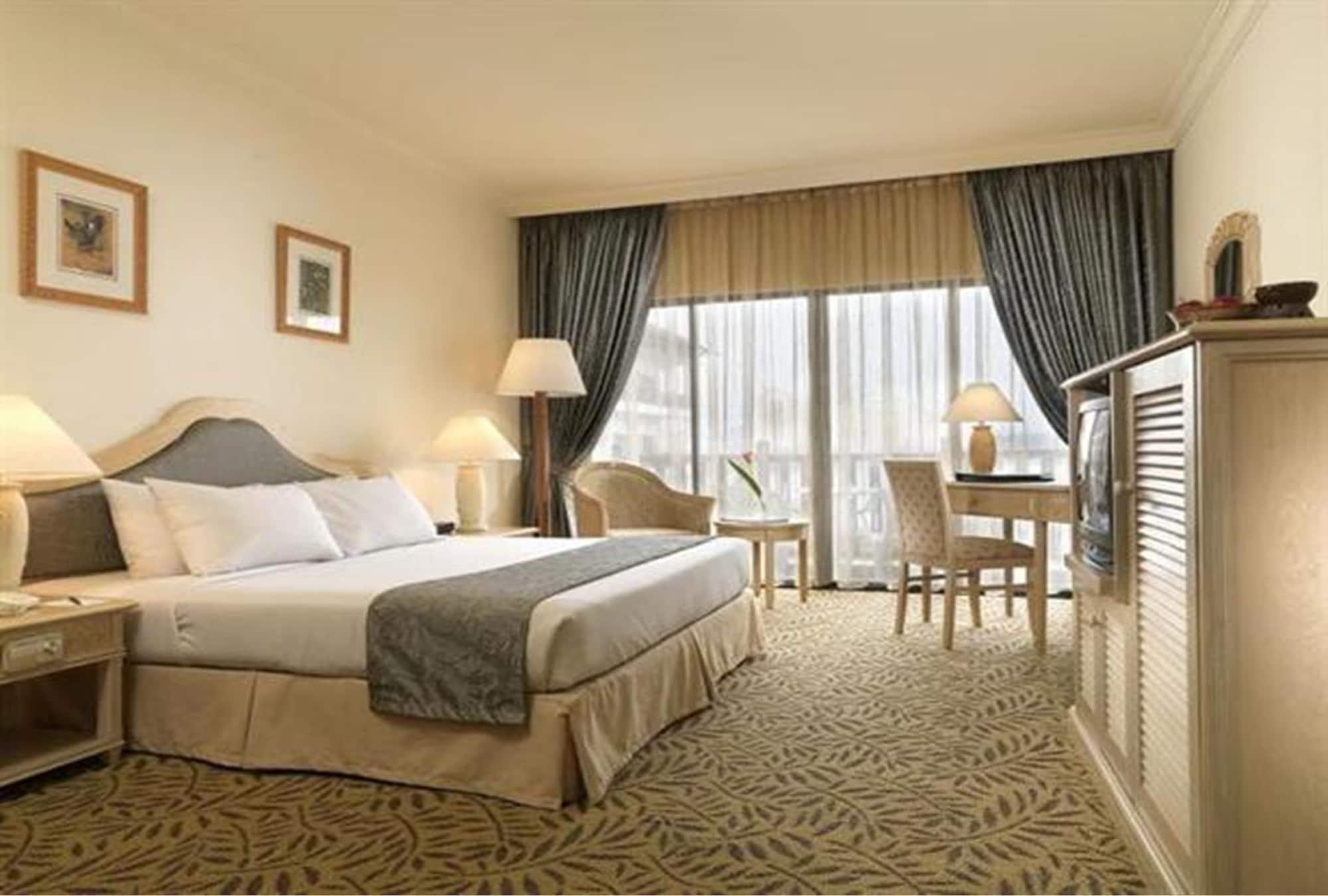 Mines 4* Seri Kembangan