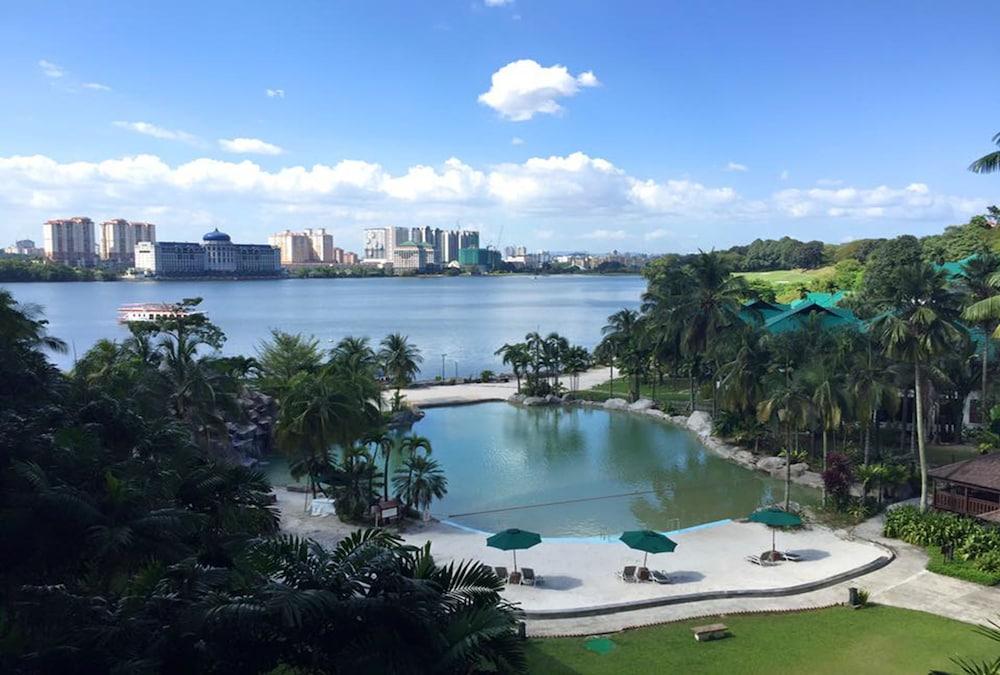 Resort Mines Seri Kembangan