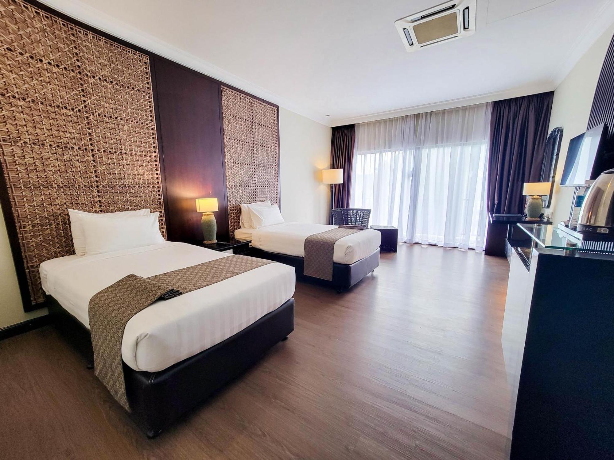 Mines 4* Seri Kembangan